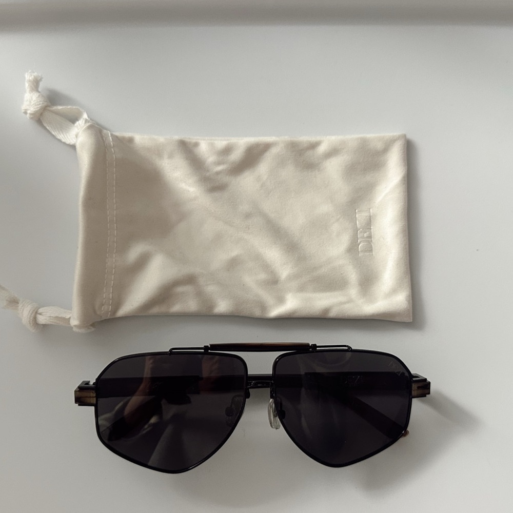 DEZI 6FT - Oversized Aviator Sunglasses in black / espresso bean